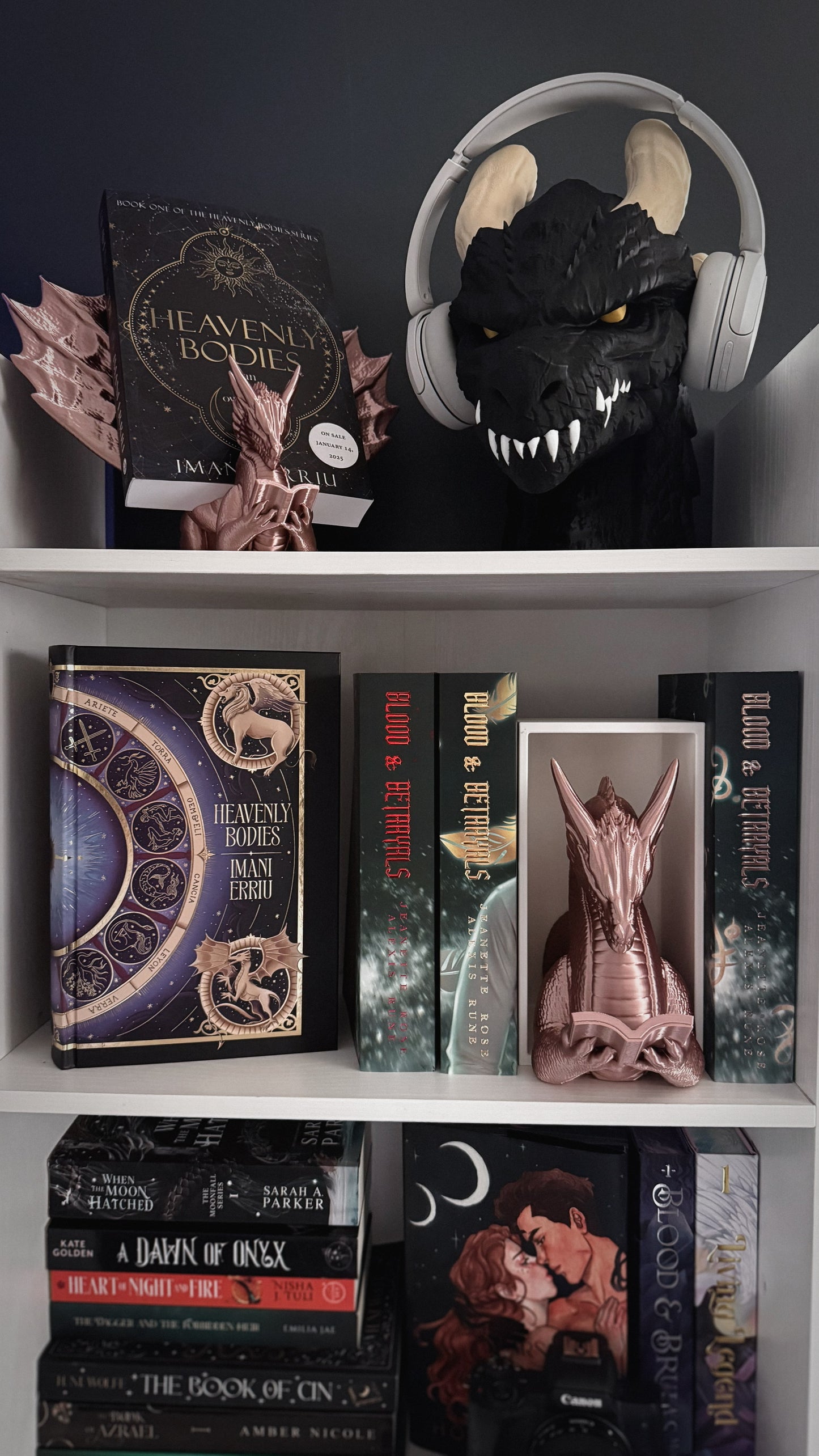 Dragon headphone holder